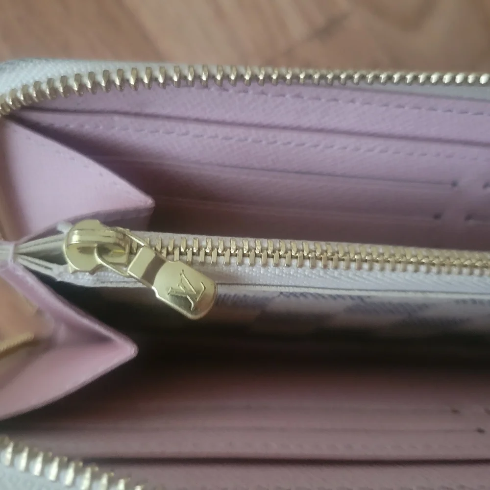 Louis Vuitton Checkered Wallet - Picture 4 of 7